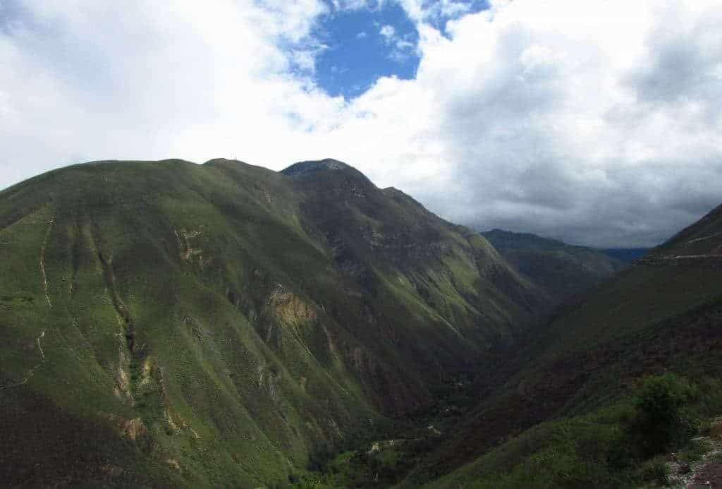 Montagne de Kuelap vue du Tingo nuevo